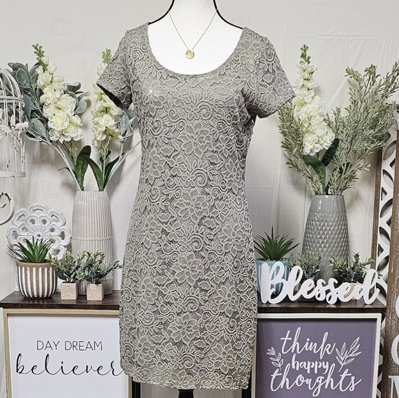 Tiana B. | Layered lace dress - NWT! - Picture 4 of 16